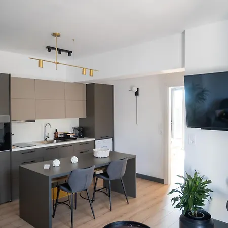 Niobe χαλάρωση με στυλ στο κέντρο αγίων θεοδώρων Agioi Theodoroi (Corinthia)