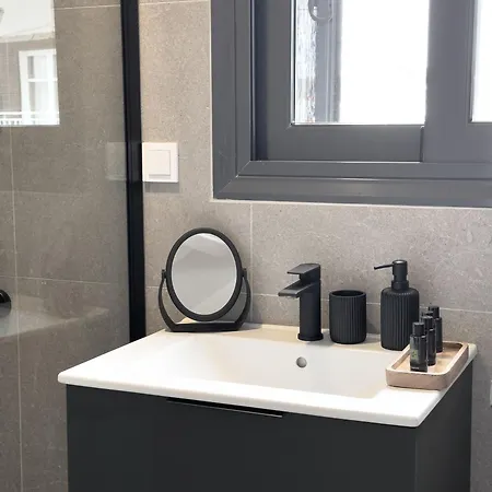 Niobe χαλάρωση με στυλ στο κέντρο αγίων θεοδώρων Agioi Theodoroi (Corinthia)